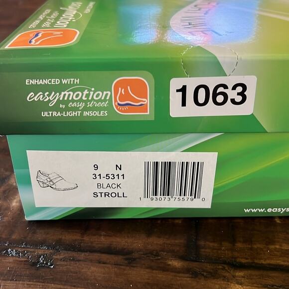 Easy Street Stroll Comfort Ankle Bootie Buckle Strap NEW Size 9 NARROW - Picture 11 of 11